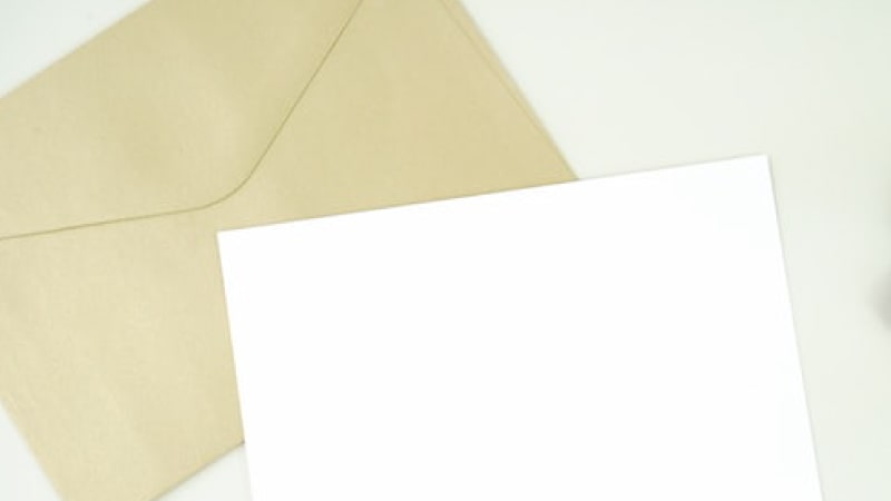 茶色い封筒と白い便箋